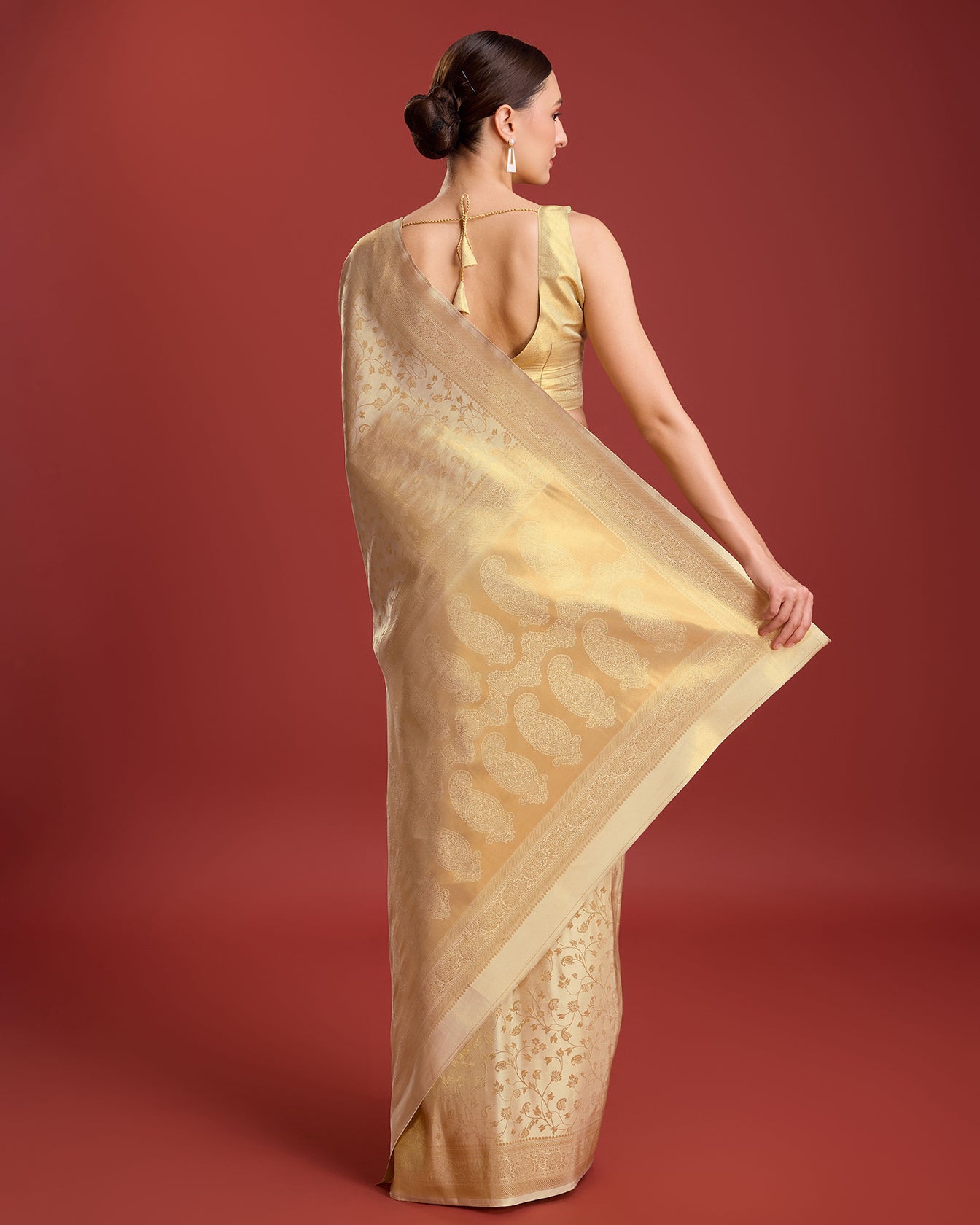Beige Kanjivaram Silk Zari Woven Traditional Saree - Monjolika Fashion Beige Kanjivaram Silk Zari Woven Traditional Saree - Monjolika Fashion
