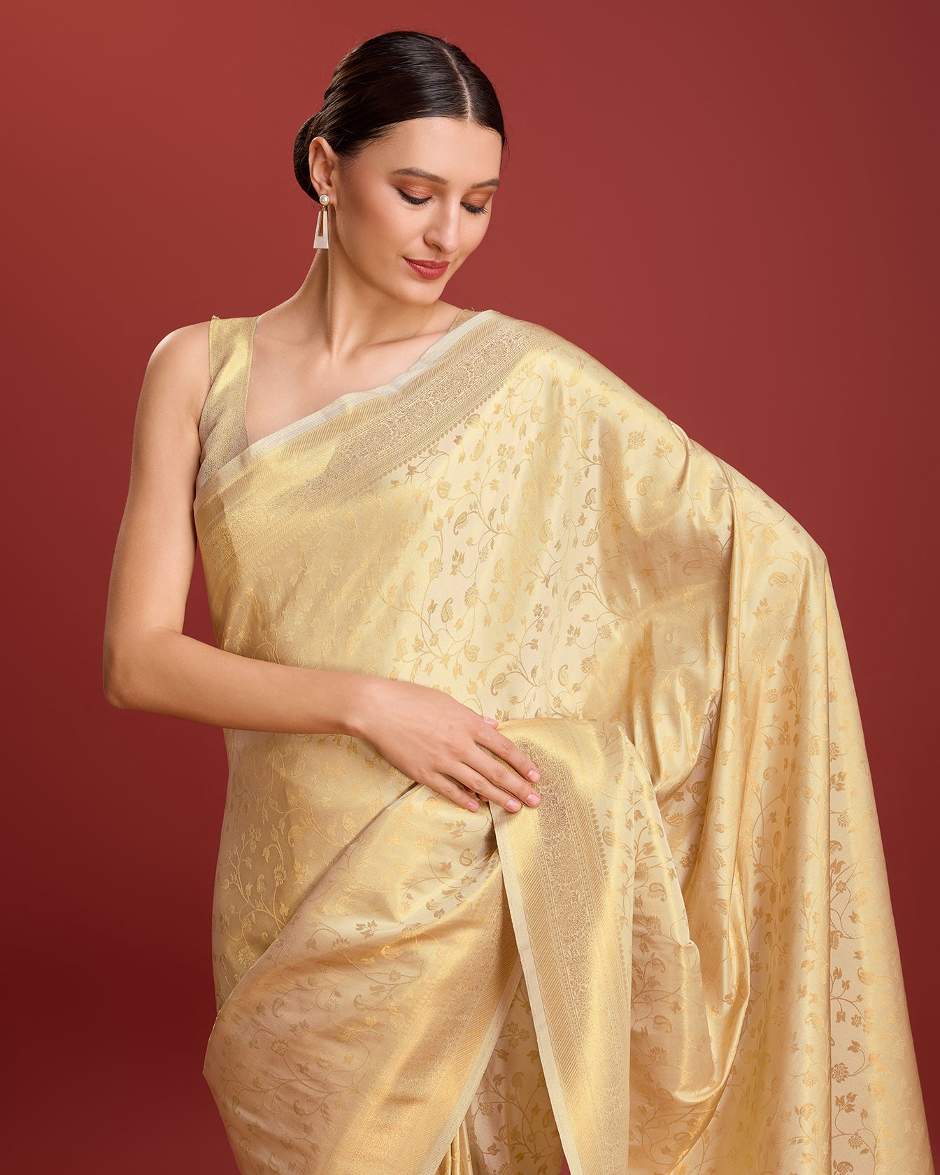 Beige Kanjivaram Silk Zari Woven Traditional Saree - Monjolika Fashion Beige Kanjivaram Silk Zari Woven Traditional Saree - Monjolika Fashion