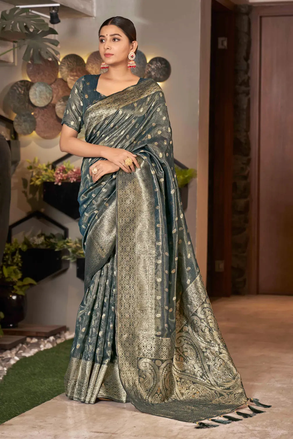 Grey Shimmer Silk Woven Trending Saree - Monjolika Fashion Grey Shimmer Silk Woven Trending Saree - Monjolika Fashion
