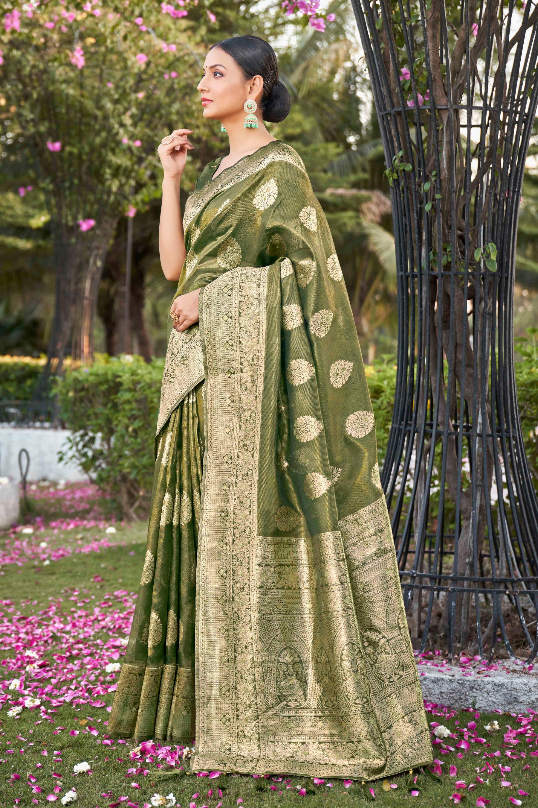 Green Shimmer Silk Zari Woven Fancy Saree - Monjolika Fashion Green Shimmer Silk Zari Woven Fancy Saree - Monjolika Fashion
