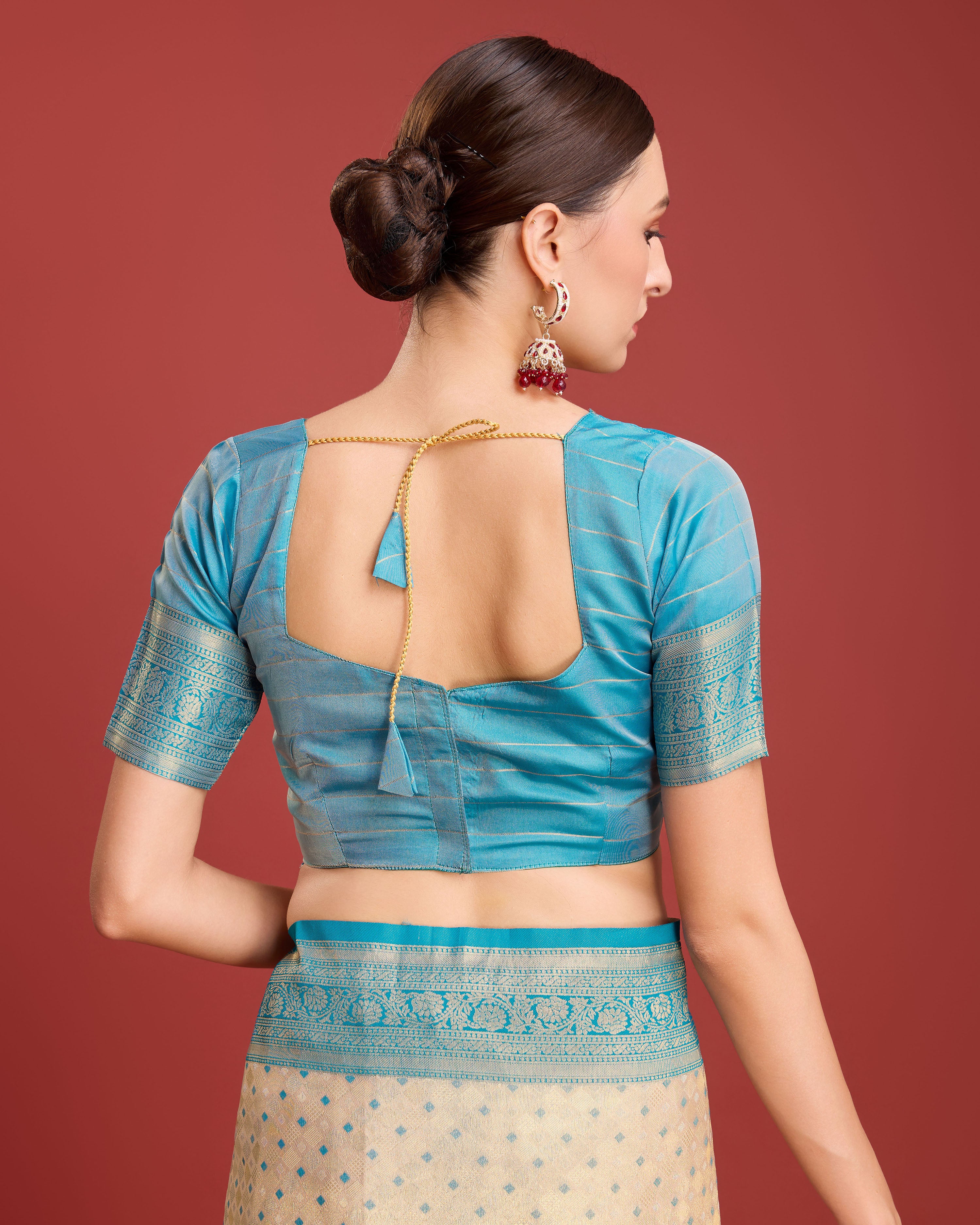 Off White Kanjivaram Silk Zari Woven Festive Wear Saree - Monjolika Fashion Off White Kanjivaram Silk Zari Woven Festive Wear Saree - Monjolika Fashion