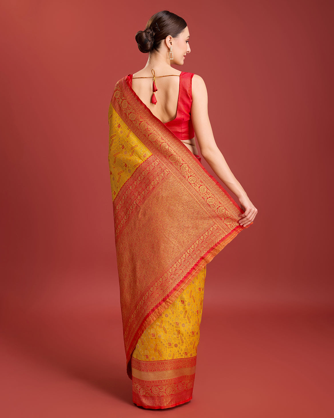 Mustard Kanjivaram Silk Woven Traditional Sarees - Monjolika Fashion Mustard Kanjivaram Silk Woven Traditional Sarees - Monjolika Fashion