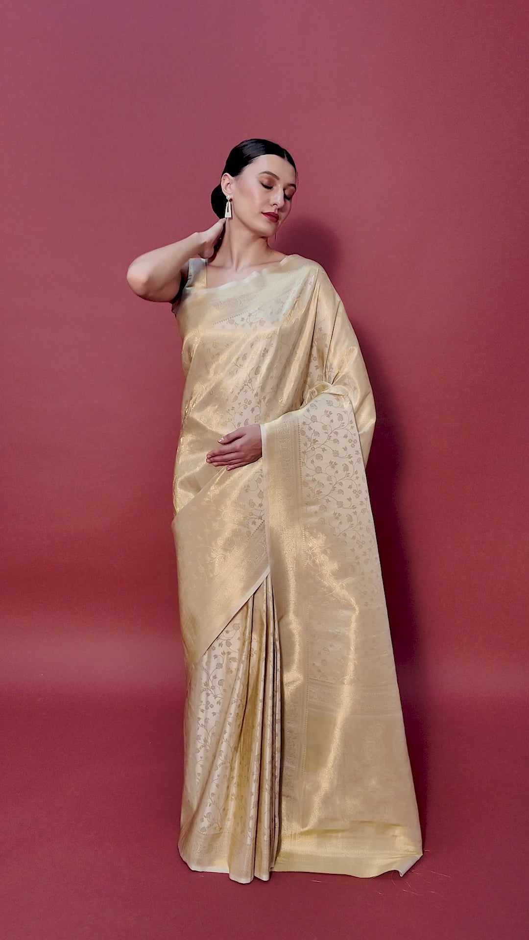 Beige Kanjivaram Silk Zari Woven Traditional Saree Beige Kanjivaram Silk Zari Woven Traditional Saree