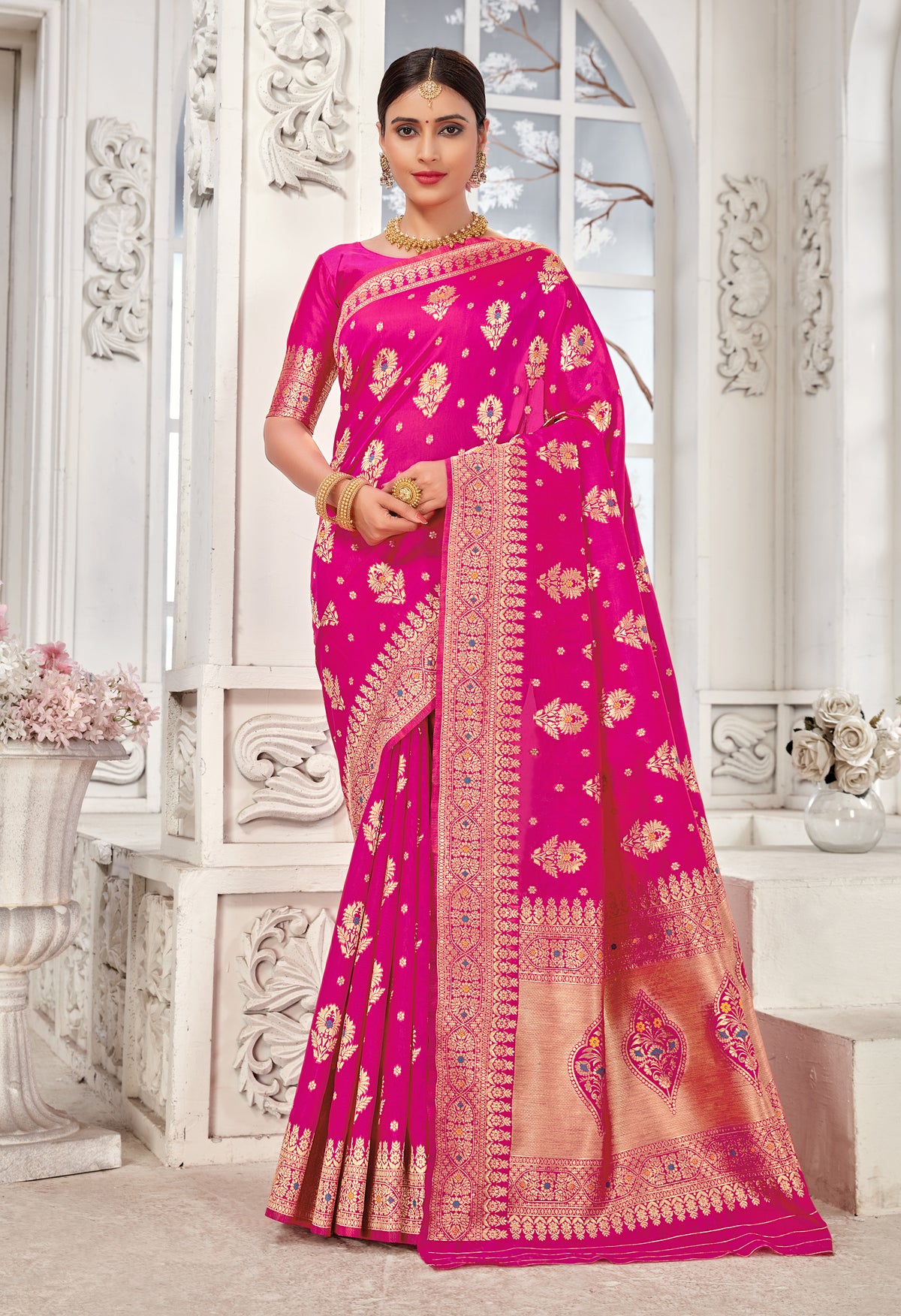 Pink Elegant Woven Silk Saree with Zari Work & Floral Motifs Comes with unstitched blouse