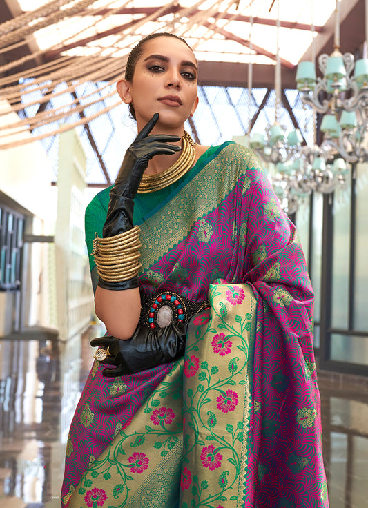 Green and Magenta Weaving Handloom silk Blend Trendy Saree